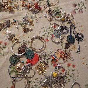 THIS IS A MIX CRAFT JEWELYfinal price please can't  afford no more discounts